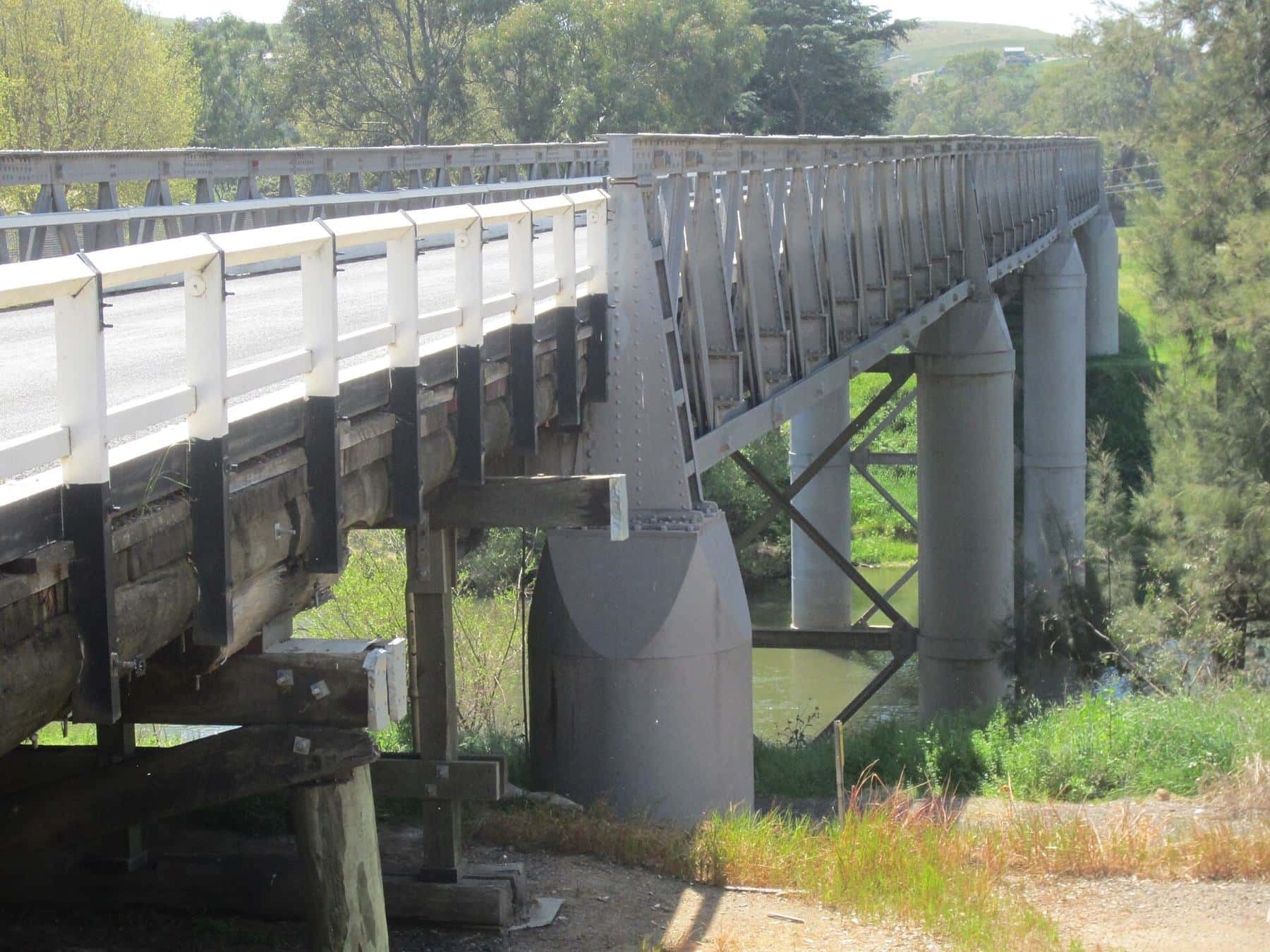The long timber Prince Alfred Bridge spanning the Murrumbidgee River flats at Gundagai